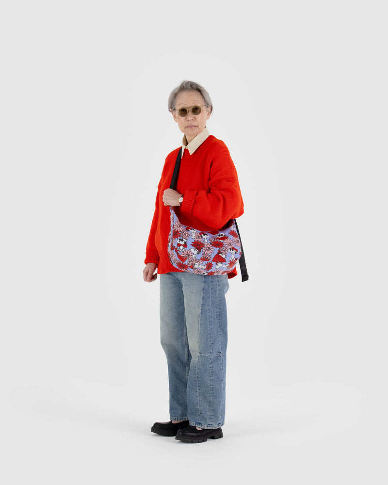 BAGGU.com  Medium Nylon Crescent Bag - Floral Snoopy