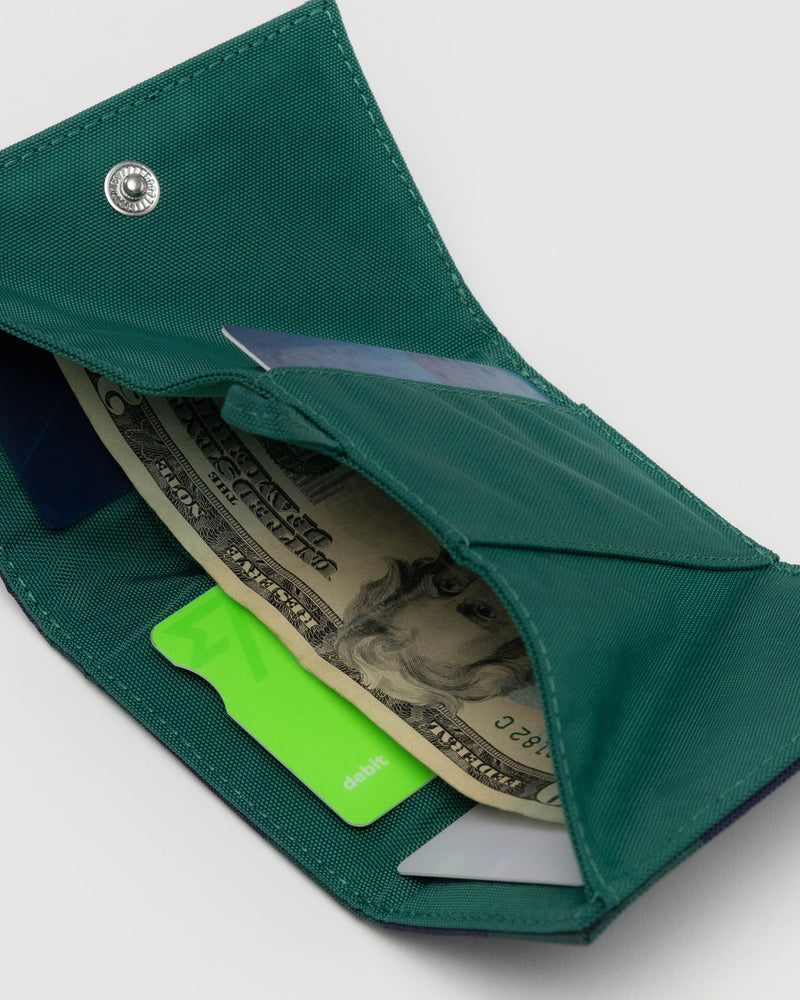 BAGGU.com  Snap Wallet - Navy Green Check