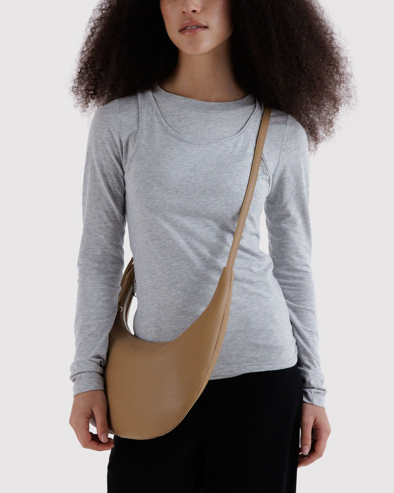 BAGGU  Medium Recycled Leather Flat Crescent - Dune