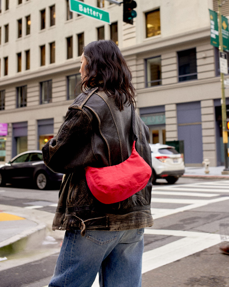 BAGGU PRODUCTS Small Nylon Crescent Bag - Candy Apple