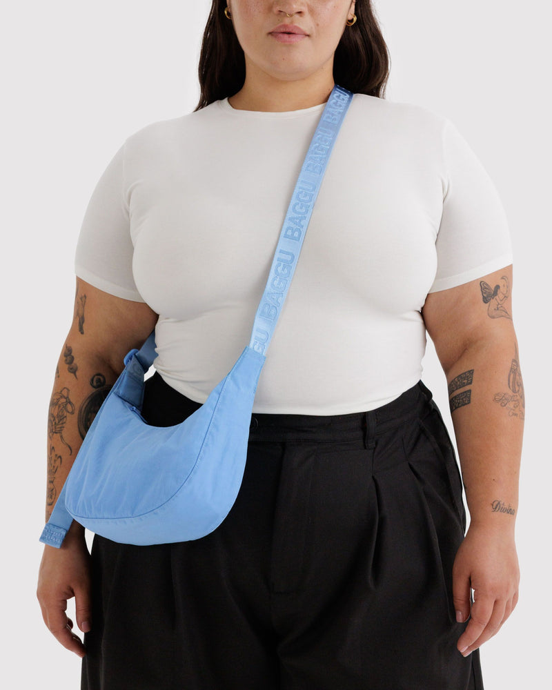 BAGGU  Small Nylon Crescent Bag - Piscine