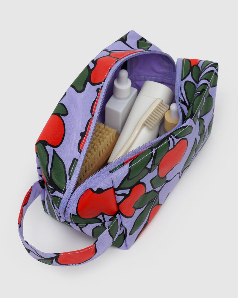 BAGGU.com  Dopp Kit - Apple Tree