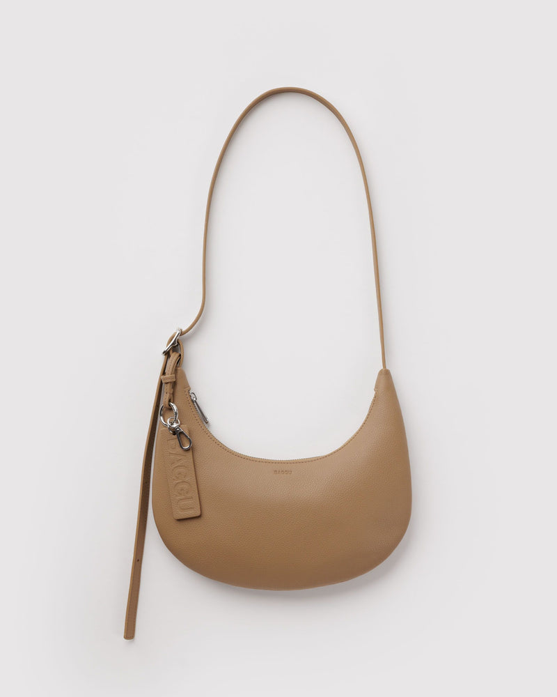 BAGGU  Small Recycled Leather Flat Crescent - Dune