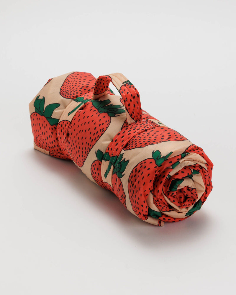 BAGGU  Puffy Picnic Blanket - Strawberry