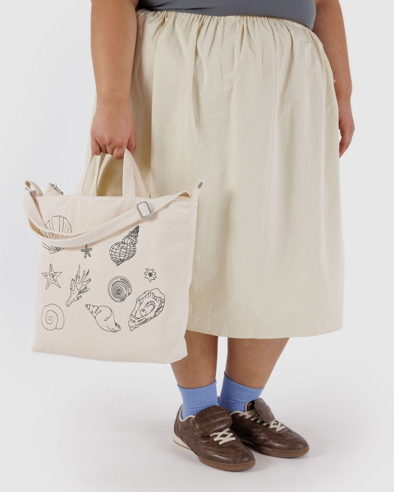 BAGGU.com  Horizontal Zip Duck Bag - Embroidered Shells