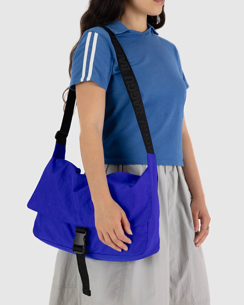 BAGGU.com  Nylon Messenger Bag - Lapis