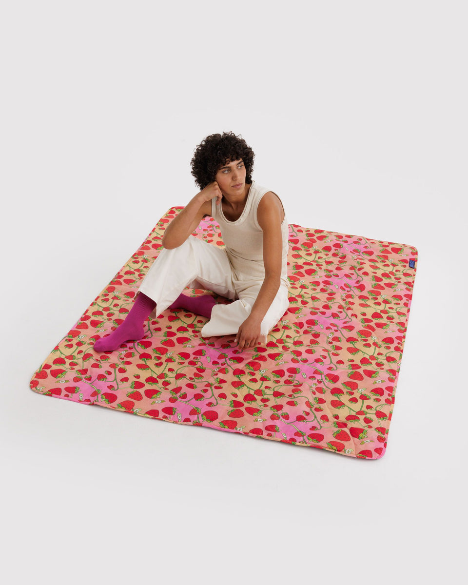 BAGGU Products Puffy Picnic Blanket - Strawberry Blossom