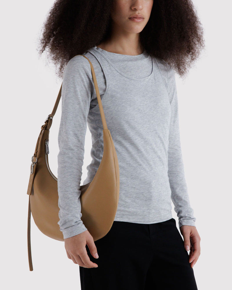 BAGGU  Medium Recycled Leather Flat Crescent - Dune