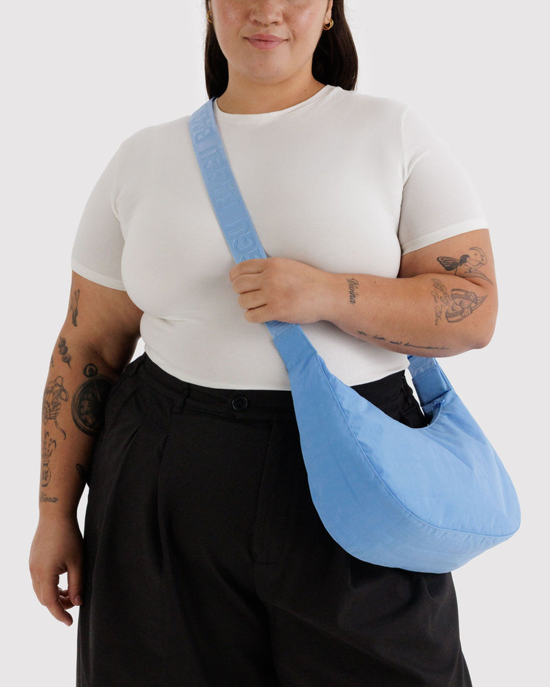 BAGGU  Medium Nylon Crescent Bag - Piscine