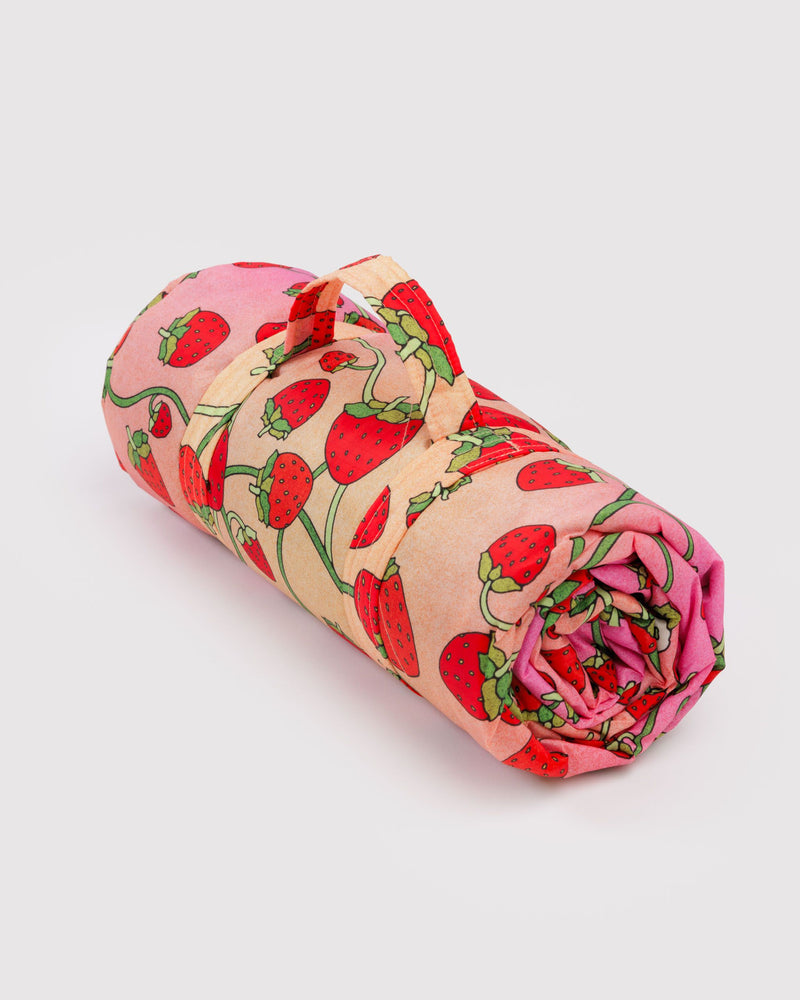 BAGGU  Puffy Picnic Blanket - Strawberry Blossom