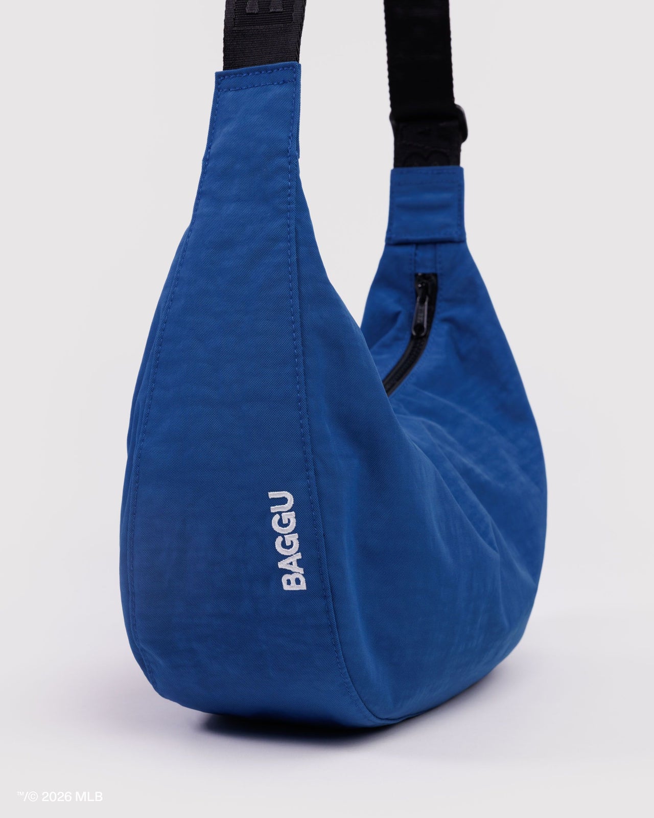 Medium Nylon Crescent Bag - Chicago Cubs™