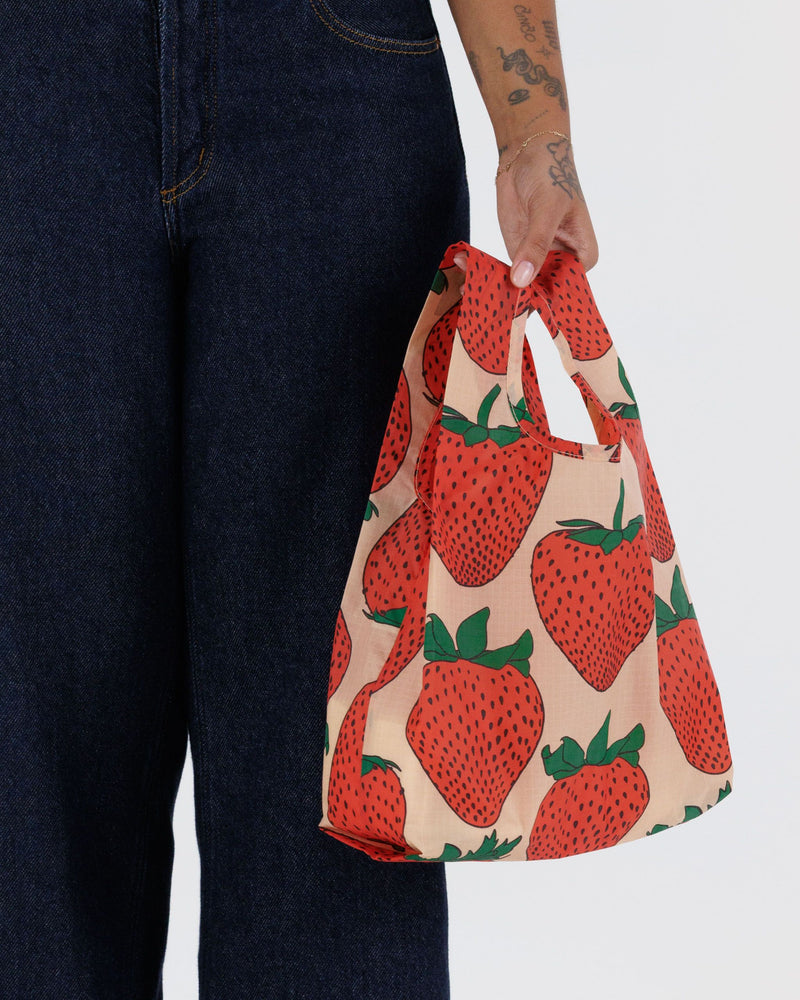BAGGU.com  Baby Baggu - Strawberry