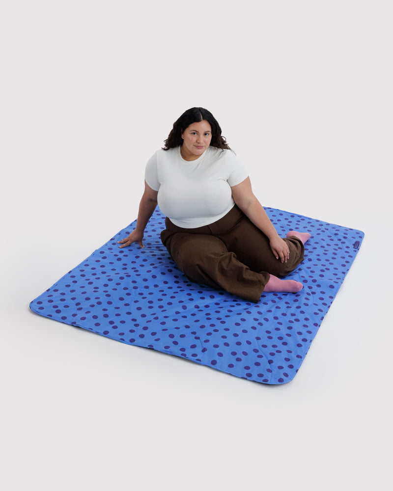 BAGGU  Puffy Picnic Blanket - Blue Polka Dot