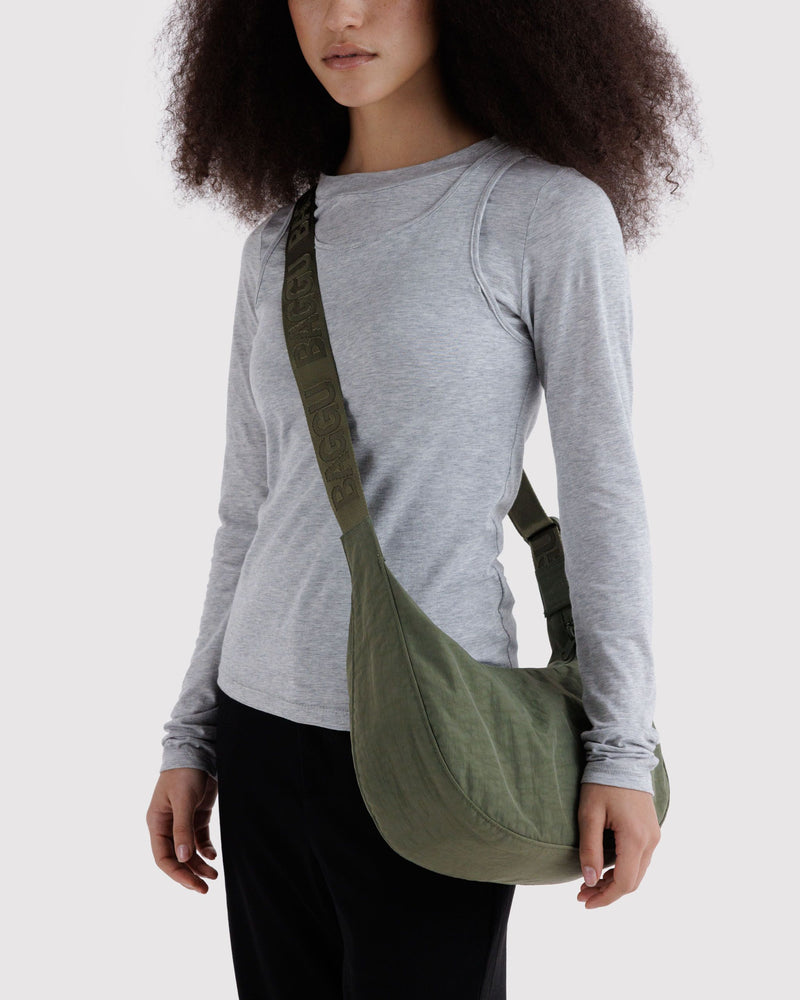 BAGGU  Medium Nylon Crescent Bag - Caper