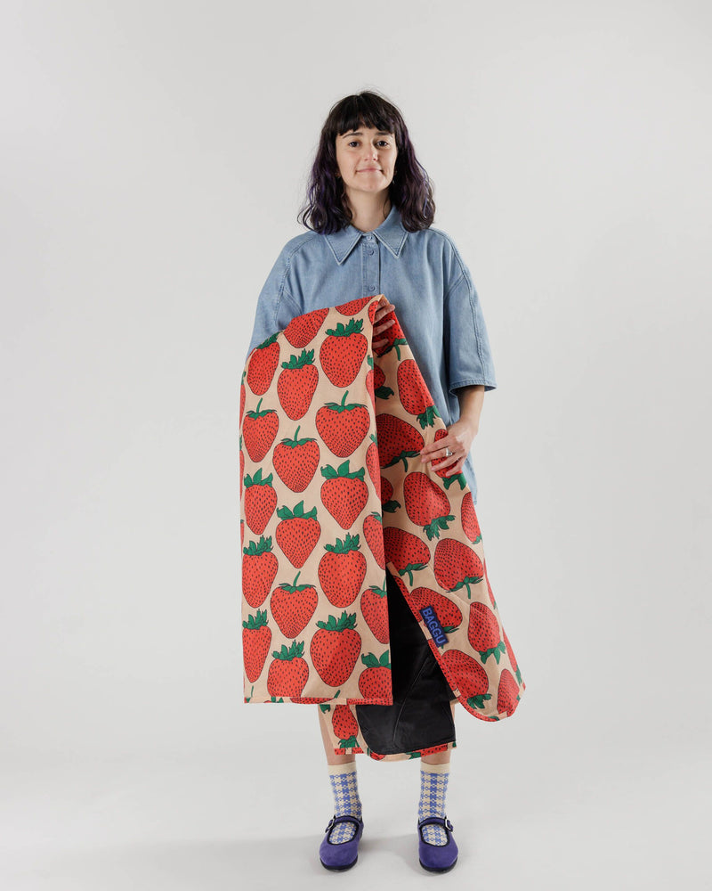 BAGGU ALL PRODUCTS Puffy Picnic Blanket - Strawberry