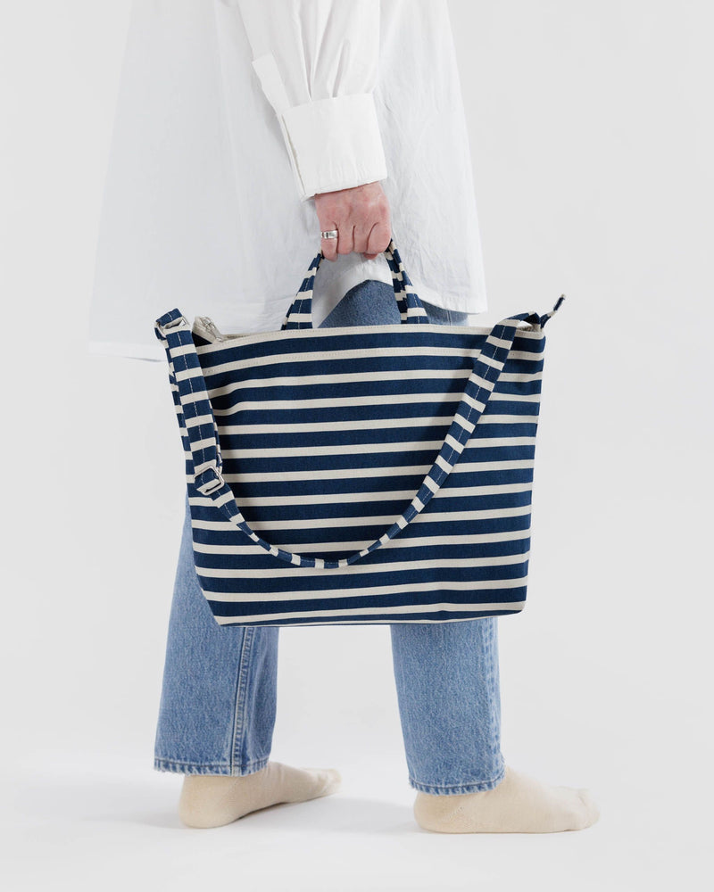 BAGGU.com  Horizontal Zip Duck Bag - Navy Stripe